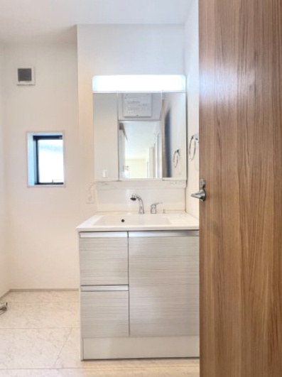 高浜市屋敷町2期　全4棟　2号棟の独立洗面台