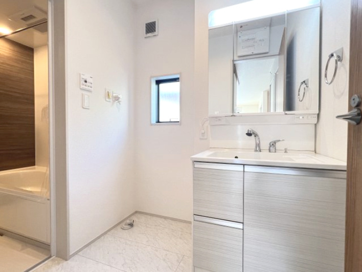 高浜市屋敷町2期　全4棟　2号棟の洗面所