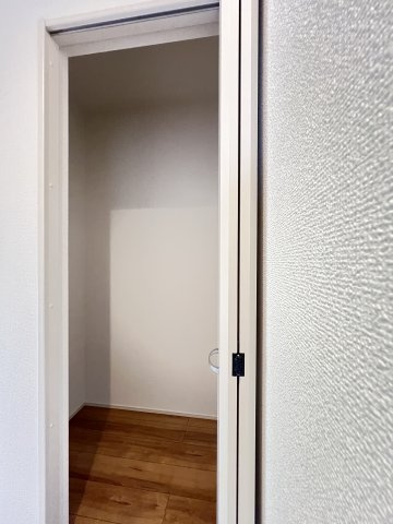 高浜市屋敷町2期　全4棟　2号棟の収納|２階ホール収納