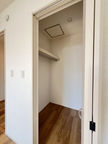 高浜市屋敷町2期　全4棟　2号棟の収納|7.5帖洋室クローゼット