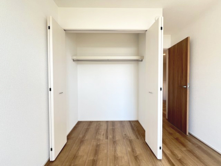 高浜市屋敷町2期　全4棟　2号棟の収納|6.5帖洋室クローゼット