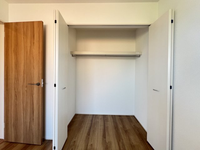 高浜市屋敷町2期　全4棟　2号棟の収納|5.25帖洋室クローゼット