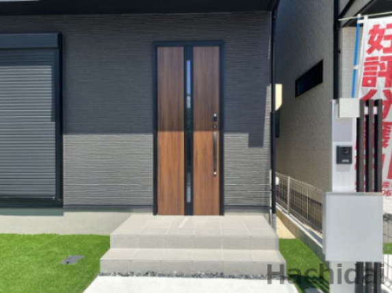 高浜市屋敷町2期　全4棟　2号棟のエントランス