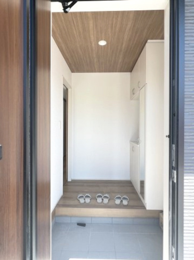 高浜市屋敷町2期　全4棟　2号棟の玄関