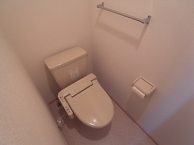 神戸市北区谷上南町の一戸建てのトイレ|ウォッシュレット付トイレ