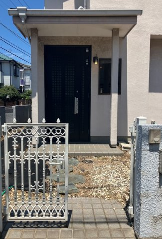田喜野井戸建のエントランス