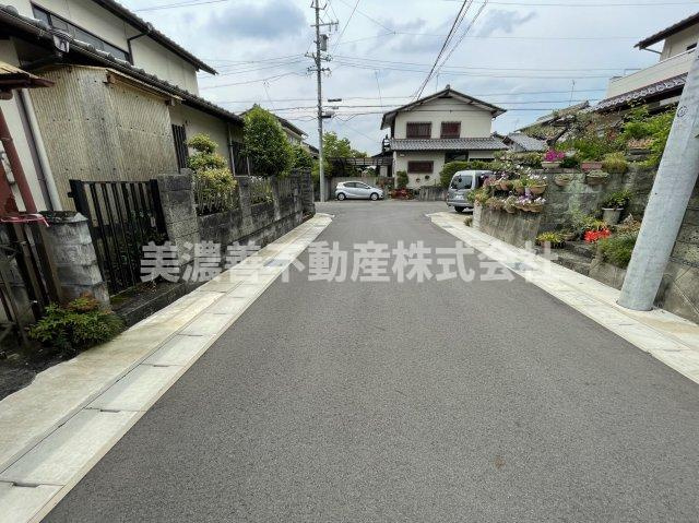 ６５３０８　岐阜市大洞桜台６丁目土地の前面道路含む現地写真