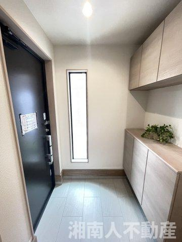 藤沢市下土棚３７３－７新築戸建の玄関|明るい玄関です
