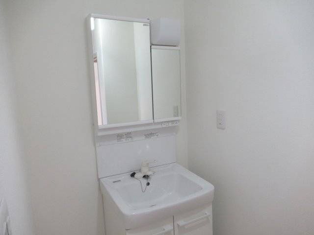 タウンハウス岩岡３ＬＤＫの洗面所|使いやすい洗面所です
