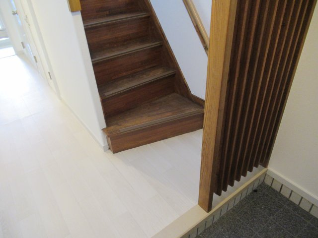 タウンハウス岩岡３ＬＤＫの玄関|シンプルで使いやすい玄関です