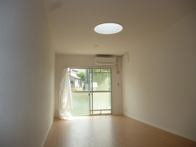 タウンハウス岩岡３ＬＤＫの居間・リビング|使いやすいリビングです