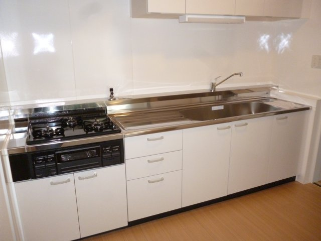 タウンハウス岩岡３ＬＤＫのキッチン|住戸にもよりますが、コンロ付きのお部屋もあります