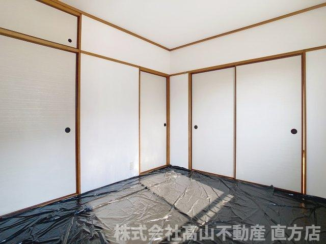 直方市大字知古のアパートの和室
