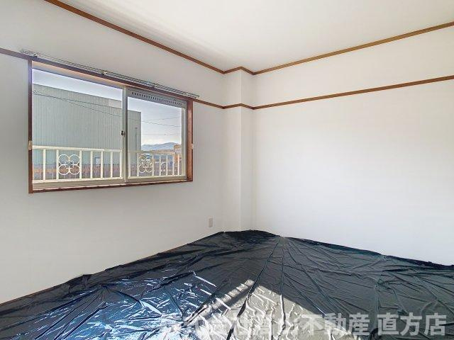 直方市大字知古のアパートの和室