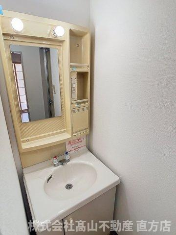 直方市大字知古のアパートの洗面所