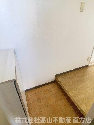 直方市大字知古のアパートの玄関