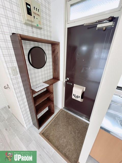 竹美ハイツの玄関