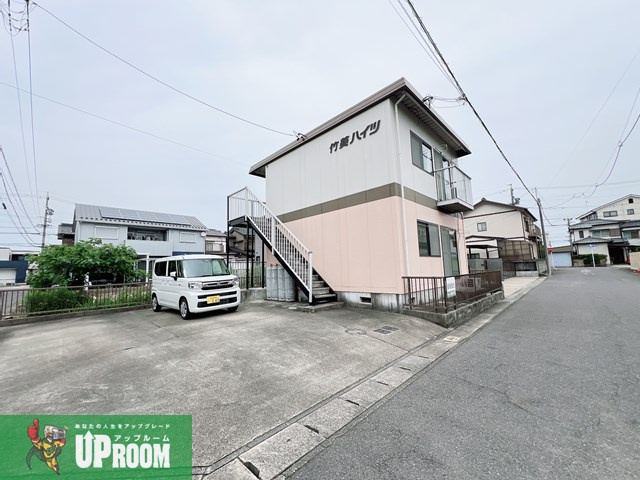 竹美ハイツの駐車場