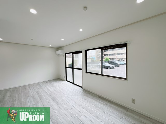 竹美ハイツの居間・リビング