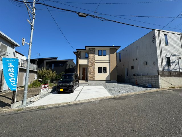  For.M Iーフォルムー小倉北区中井1丁目4期　【小倉北区　新築戸建て】の駐車場|駐車スペースが広いので、運転が苦手な方でも安心して駐車できます。　【小倉北区　新築戸建て】
