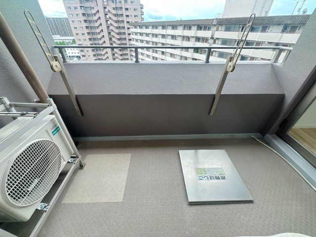 【バルコニー】 | アクロス博多セントラルパーク☆仲介手数料無料☆ | お隣との距離も十分開けて、光や風を遮りません。