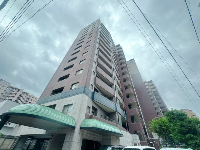 【外観】 | アクロス博多セントラルパーク☆仲介手数料無料☆ | 隣にはスーパーがあり、生活利便性に優れたエリアです。