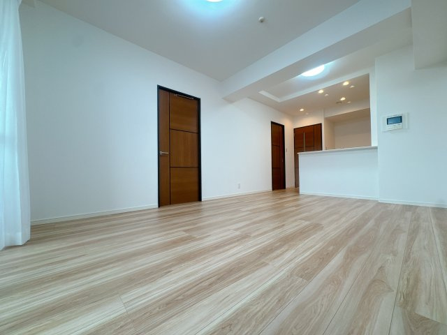 【居間・リビング】 | アクロス博多セントラルパーク☆仲介手数料無料☆ | 景観を望みながらお部屋でくつろぐのがおすすめの過ごし方です♪家族との時間、自分の時間共に大切にできる空間がここにあります。