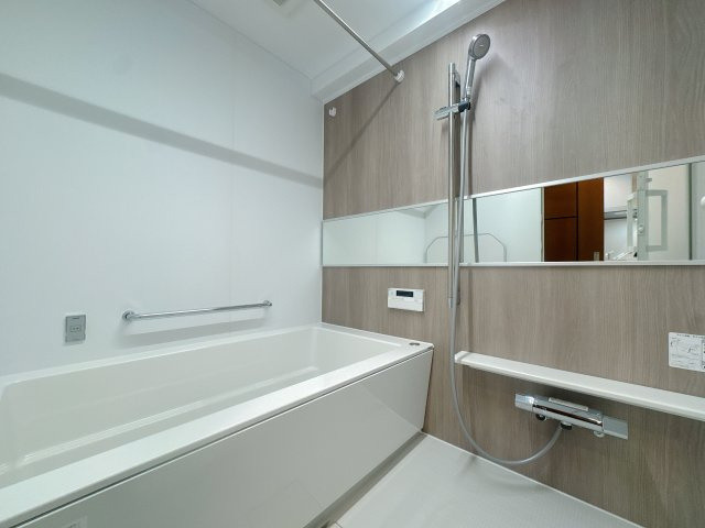 【浴室】 | アクロス博多セントラルパーク☆仲介手数料無料☆ | 高級感溢れる新品交換済みのバスルームで、一日の疲れをいやしてください♪