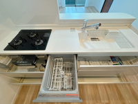 【キッチン】 | アクロス博多セントラルパーク☆仲介手数料無料☆ | キッチンは食器洗浄乾燥機付きで機能的♪お洒落なキッチンに気分も上がります♪毎日使う場所だからこそ、こだわりたいですね。