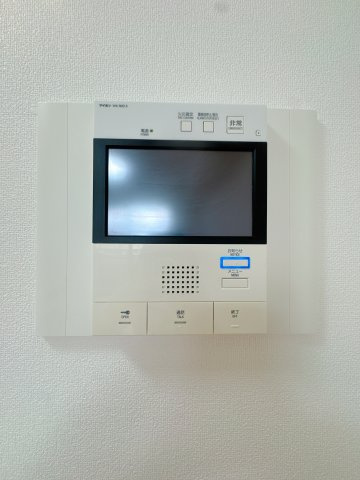 【防犯設備】 | アクロス博多セントラルパーク☆仲介手数料無料☆ | モニター付きのインターホンを備えています♪訪問者の顔をしっかりチェックすることができますね。