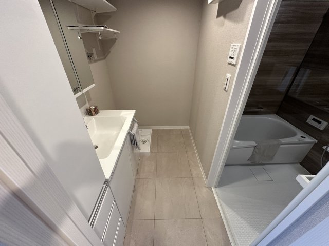 レクセル朝霞の独立洗面台|朝の支度にも助かる、独立の洗髪洗面化粧台