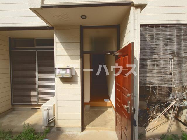 岡田テラスハウスの玄関