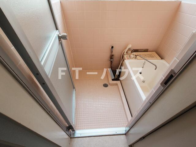 岡田テラスハウスの浴室