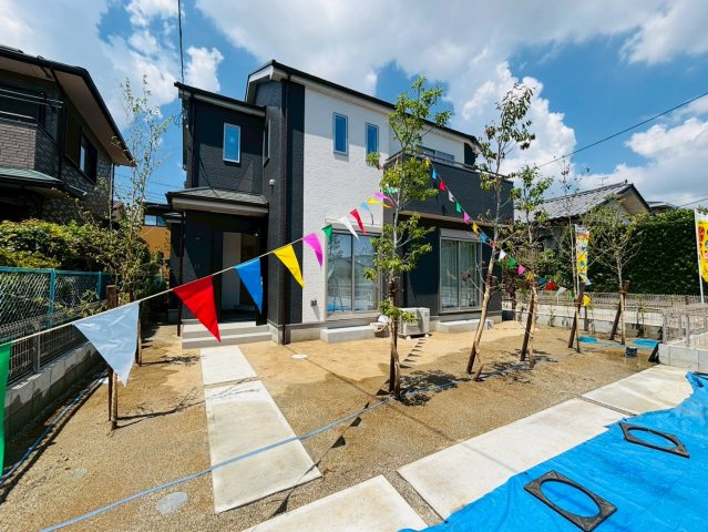 ハートフルタウン／東区湖東3丁目／2号棟の前面道路含む現地写真