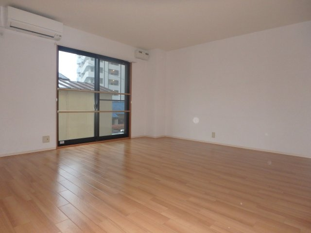 ガーディニアシティ稲荷町の洋室