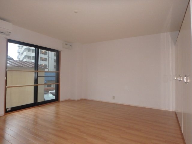 ガーディニアシティ稲荷町の洋室