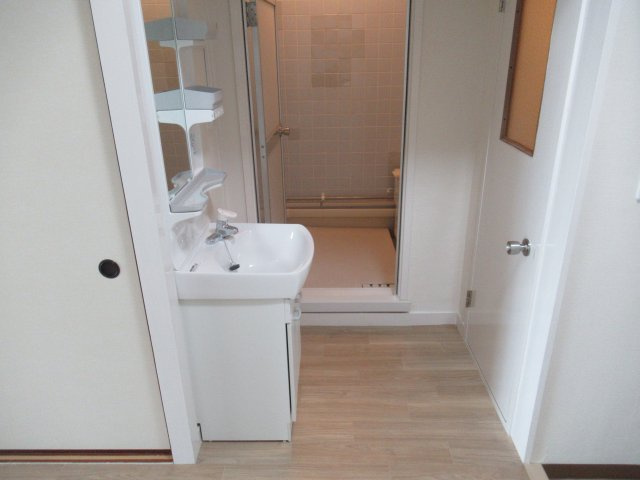 兵庫駅前１ＬＤＫの洗面所|スペースが確保できる洗面所です