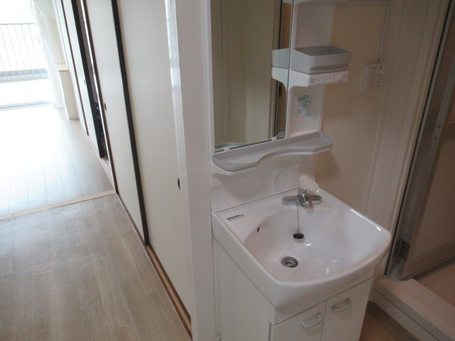 兵庫駅前１ＬＤＫの洗面所|忙しい朝には欠かせない洗面所です