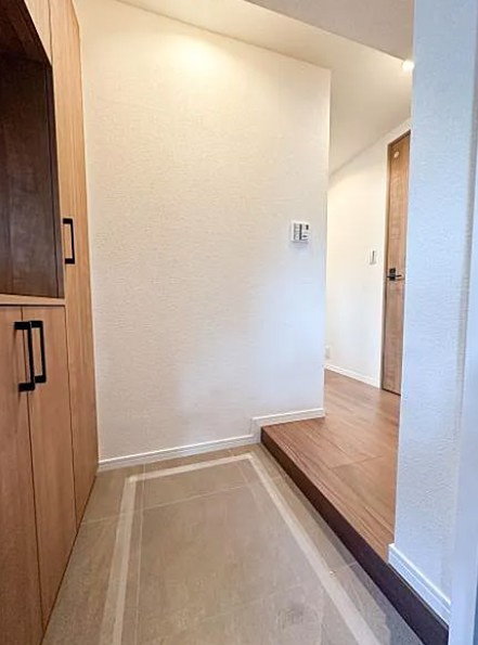 アーベイン朝霞リーデンスの玄関