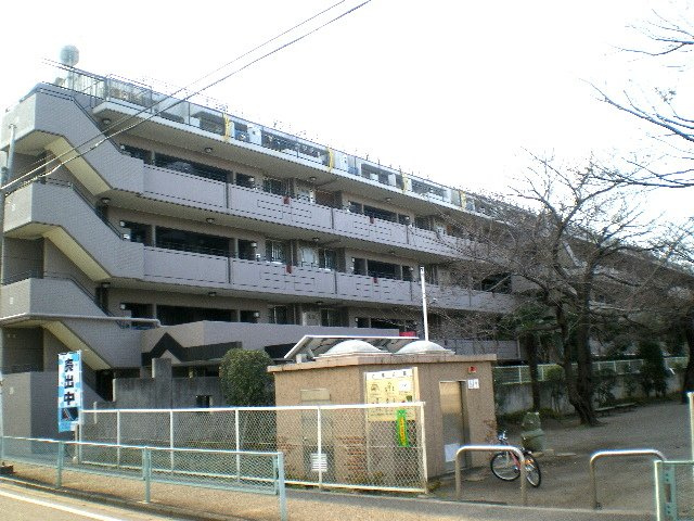 アーベイン朝霞リーデンスの外観