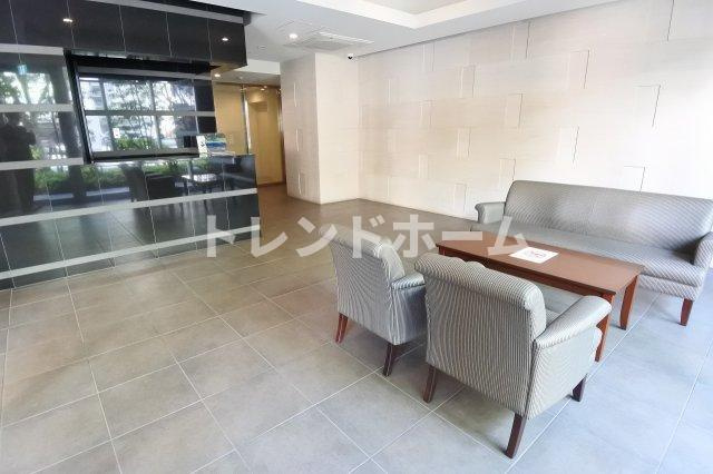 プレサンスタワー難波WESTのエントランス|選べる家電プランあり！！