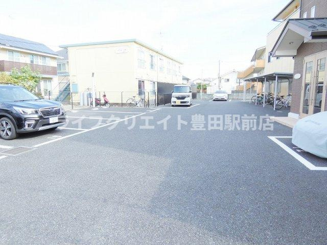 メゾン・アベニールの駐車場