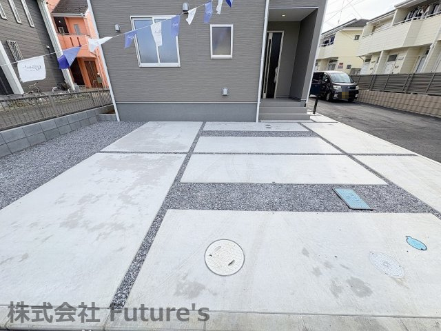 三郷市彦倉1丁目　新築戸建　全3棟　1号棟の駐車場|カースペース並列2台可能