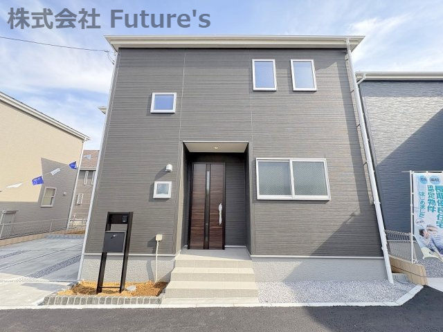 三郷市彦倉1丁目　新築戸建　全3棟　2号棟の外観|閑静な住宅街に佇む3棟！全棟並列2台駐車可能