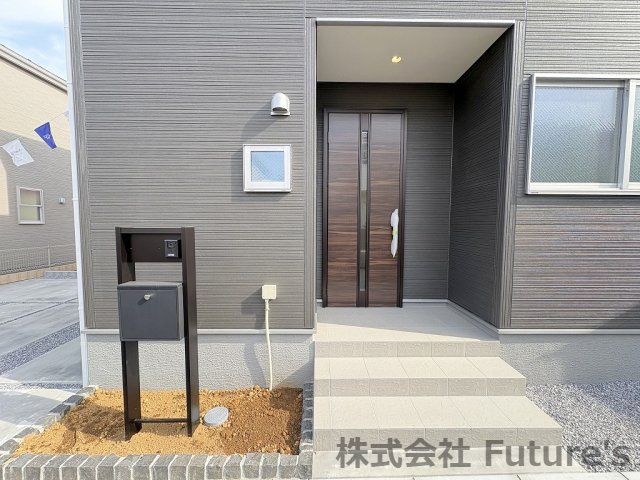 三郷市彦倉1丁目　新築戸建　全3棟　2号棟のエントランス|玄関アプローチ