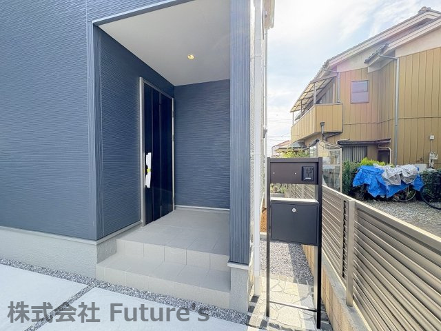 三郷市彦倉1丁目　新築戸建　全3棟　3号棟のエントランス|玄関アプローチ