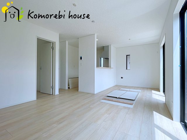 川島町伊草　第2　新築一戸建て　クレイドルガーデン　02の居間・リビング|ゆったり過ごせるリビングです