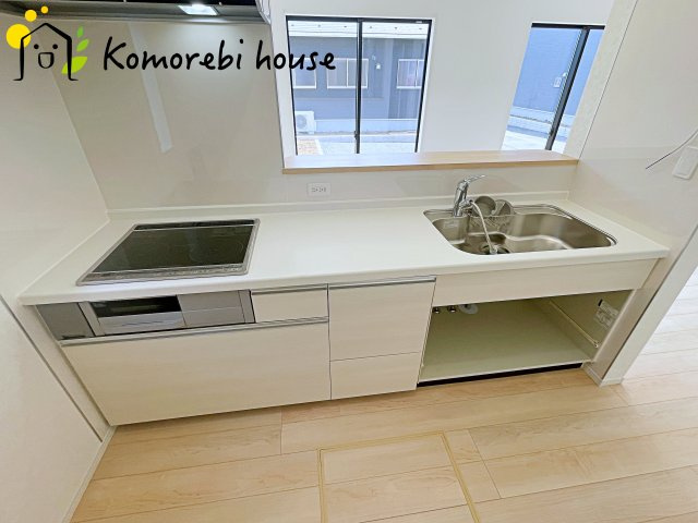 川島町伊草　第2　新築一戸建て　クレイドルガーデン　02のキッチン|コンパクトなキッチンで掃除もラクラク