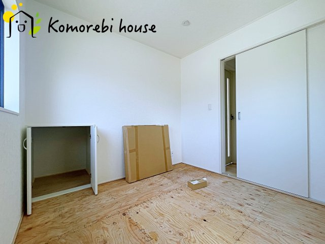 川島町伊草　第2　新築一戸建て　クレイドルガーデン　02の和室|柔らかい畳が心地よい和室