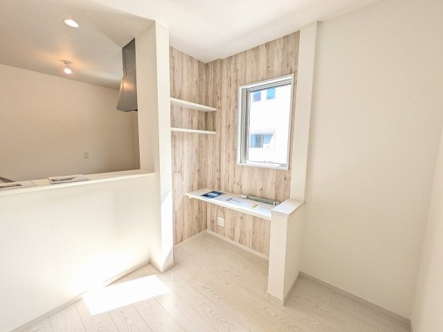 八王子市　館町　新築一戸建て　４期の内装|～リビングには、リモートワークやお子様のスタディスペースに大活躍のカウンター付き～